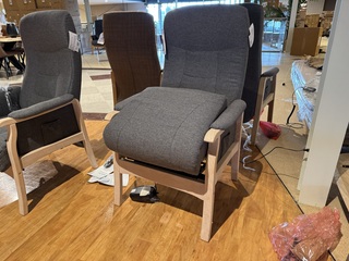 Sta-op stoel, grijs stof, elektrisch verstelbaar